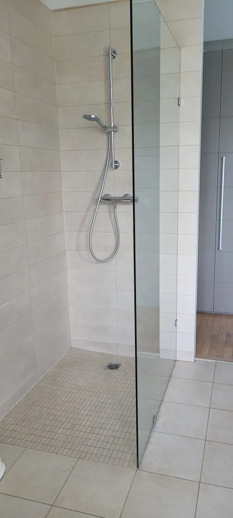 Salles de bain - Villa rénovée avec bureau à Kraainem