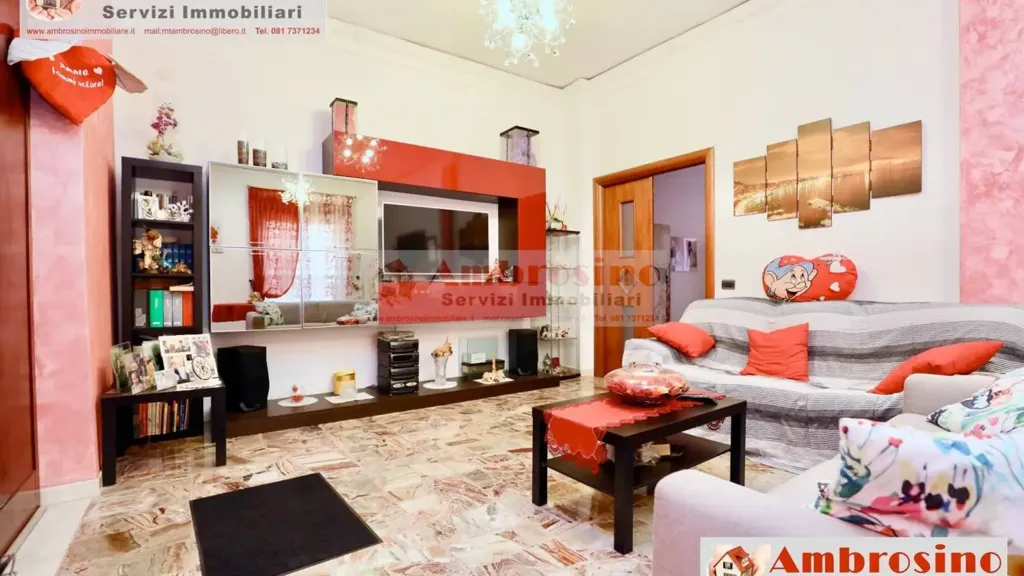 Elutuba - Trilocale with Large Terrace in Naples