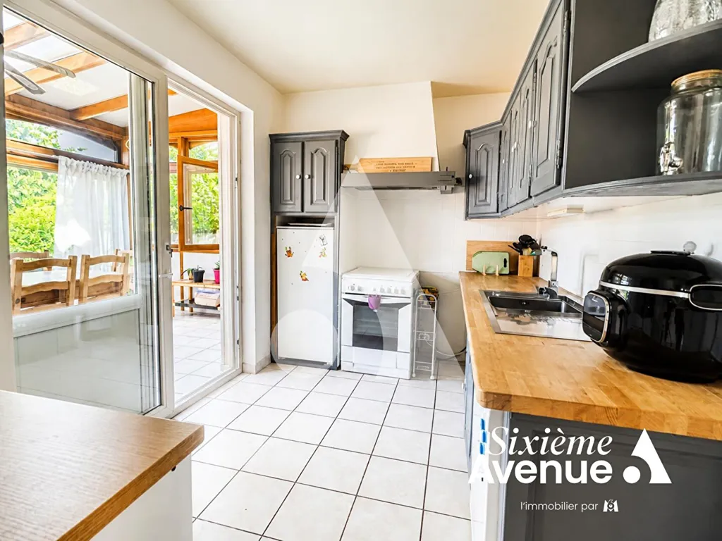 Cuisine - Maison avec terrasse et jardin à Lardy