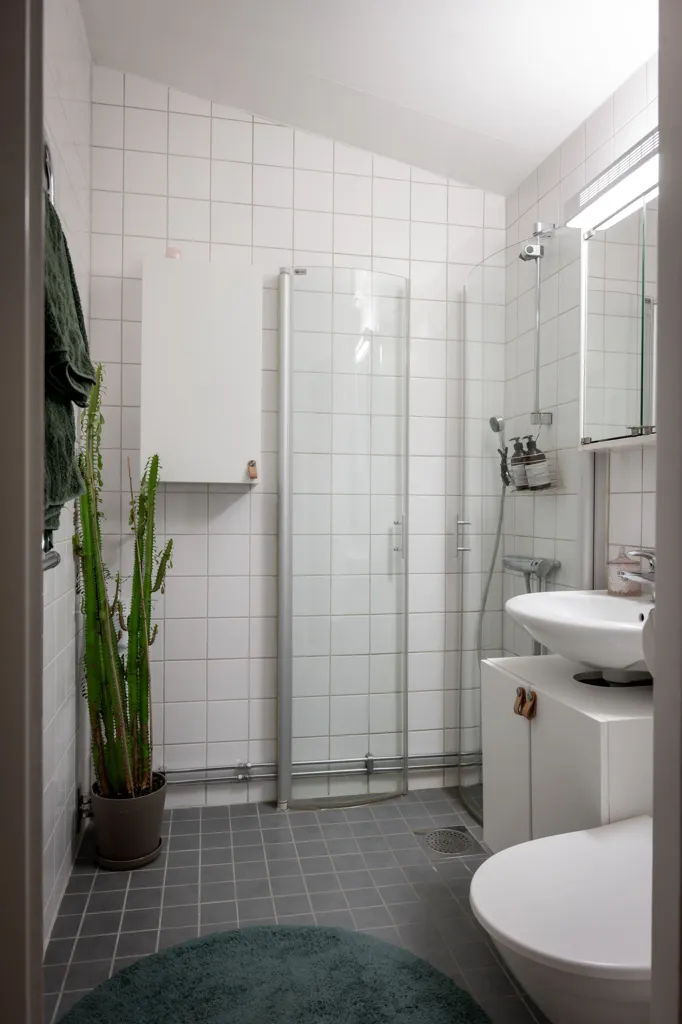 Salles de bain - Renovated Penthouse with Balcony in Norrmalm