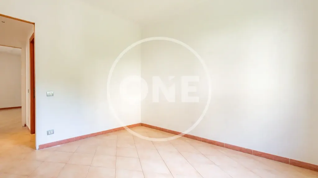 Pièces - Three-Bedroom Apartment with Balcony in Rome