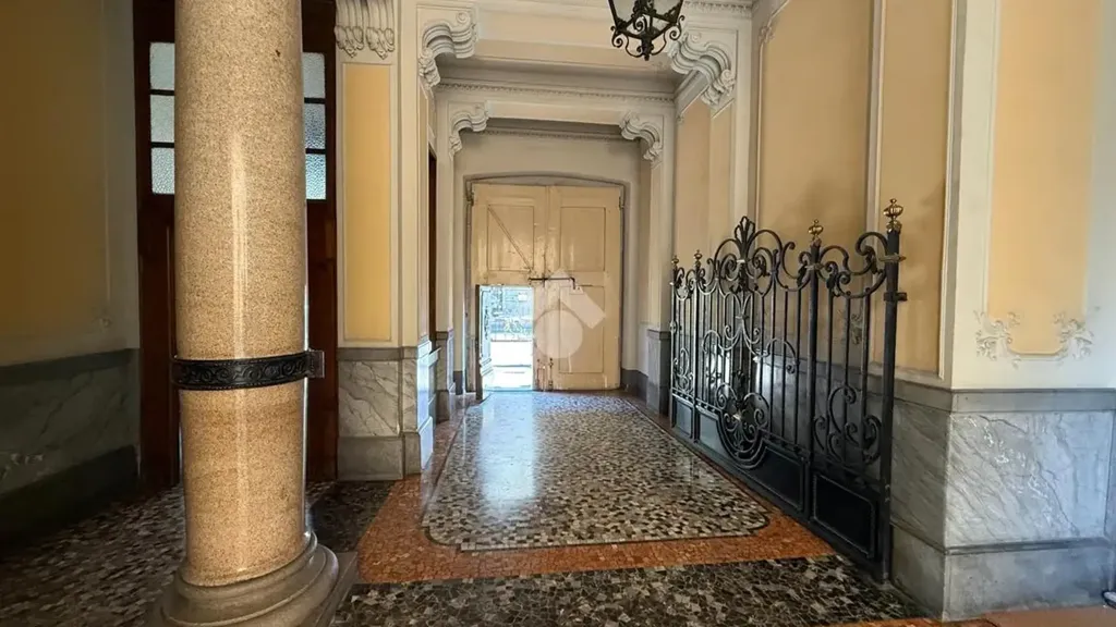 Esik - Prestigious Apartment with Balconies in Milan