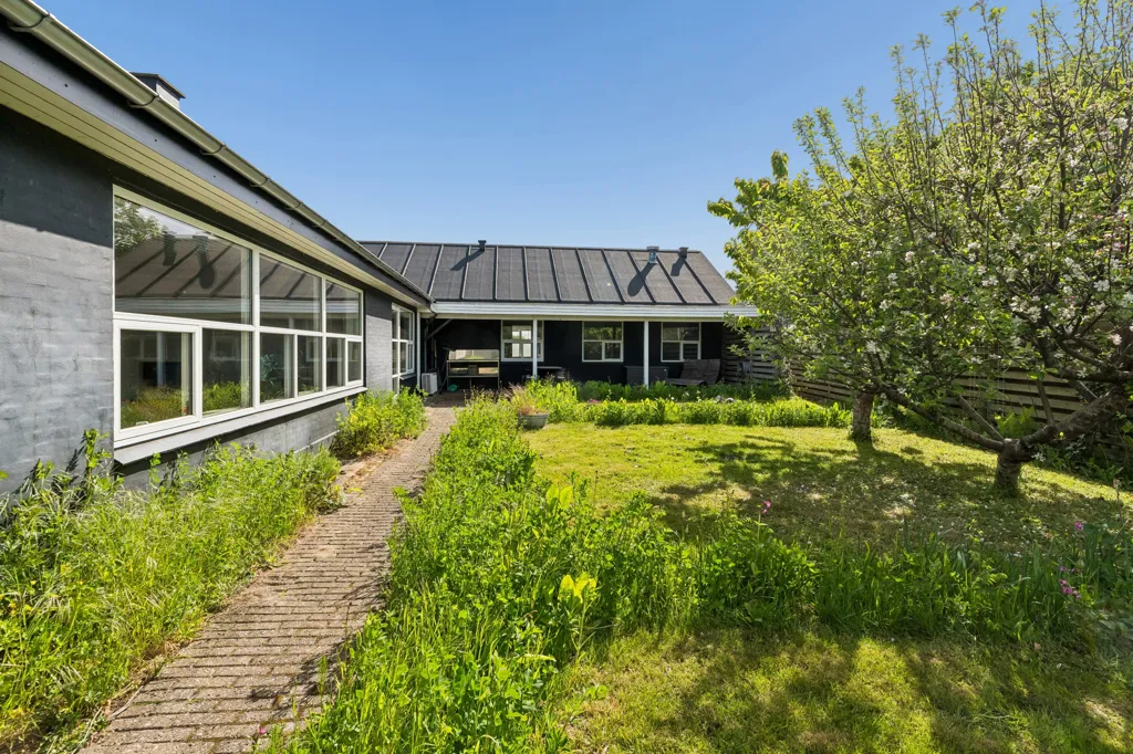 Aed - Villa with Office Space in Odense