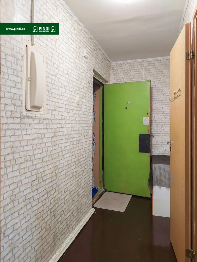hallway_entrance