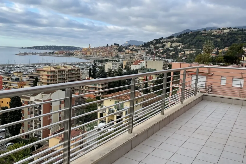 Rõdu - Luxury Penthouse with Sea View in Menton