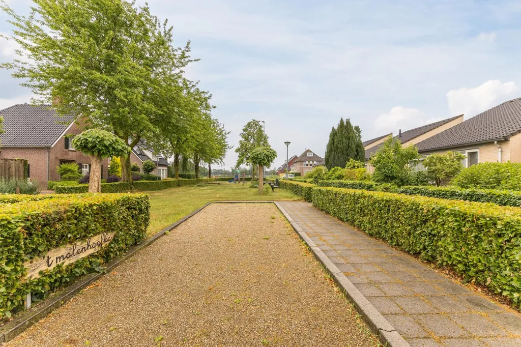 Jardin - Two-Storey House with Pergola in Loosbroek