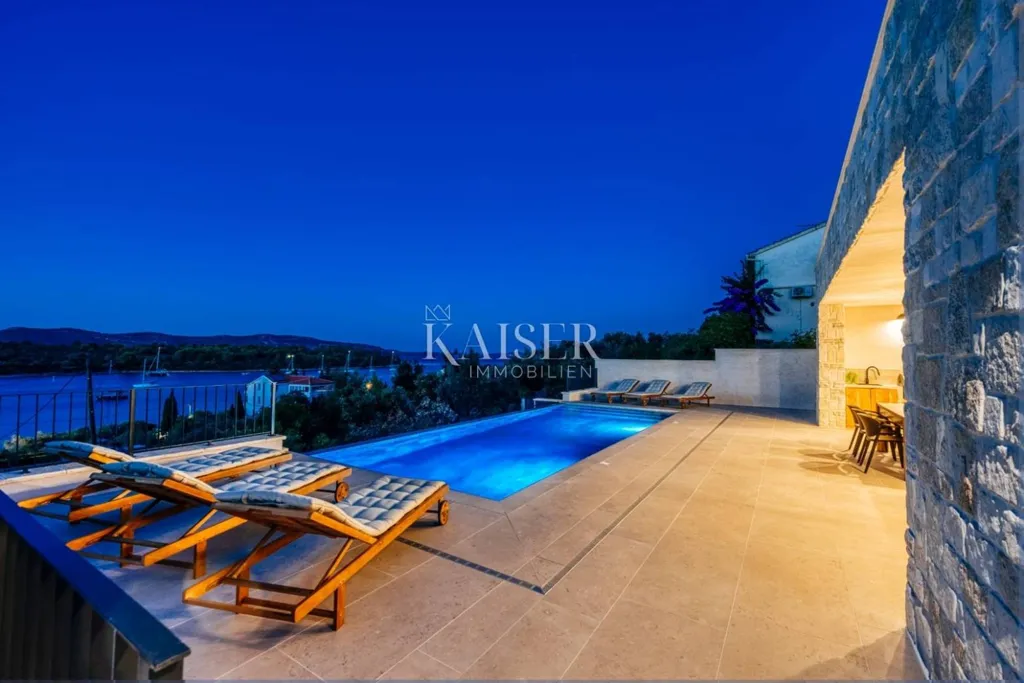 Pool - Luxury Villa with Infinity Pool on Mali Iž