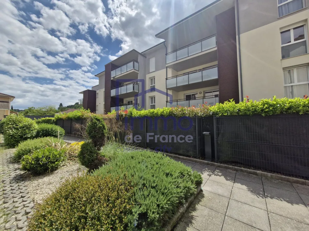 Exterior - Bright T3 Flat with Terrace in Bourgoin-Jallieu