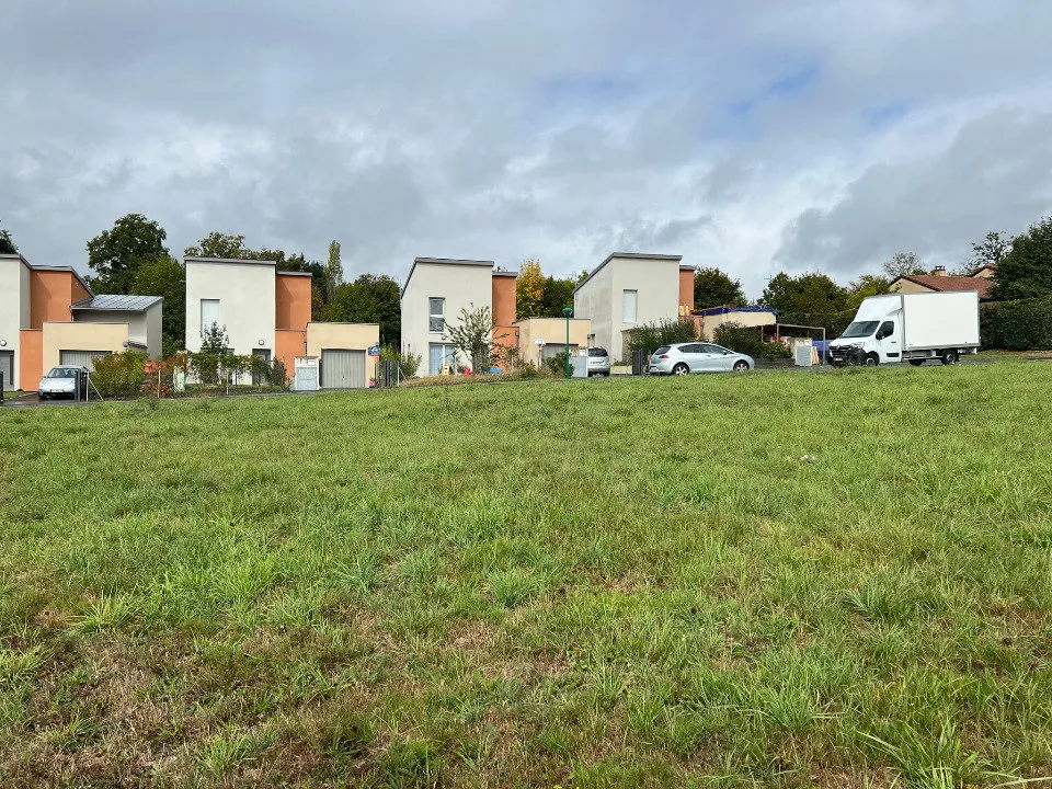 Giardino - Spacious Ground Floor House with Garden in Cantal