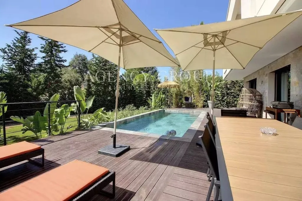 Piscine - Villa Luxueuse avec Piscine à Mougins