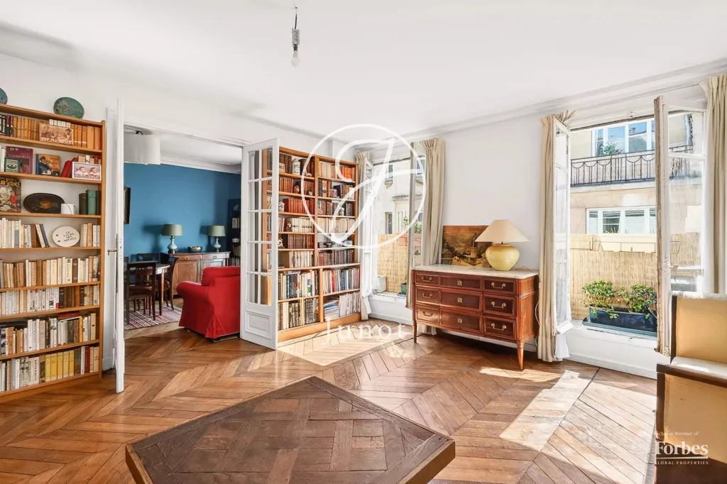 Séjour - Appartement Traversant avec Balcon Sud à Paris 75009