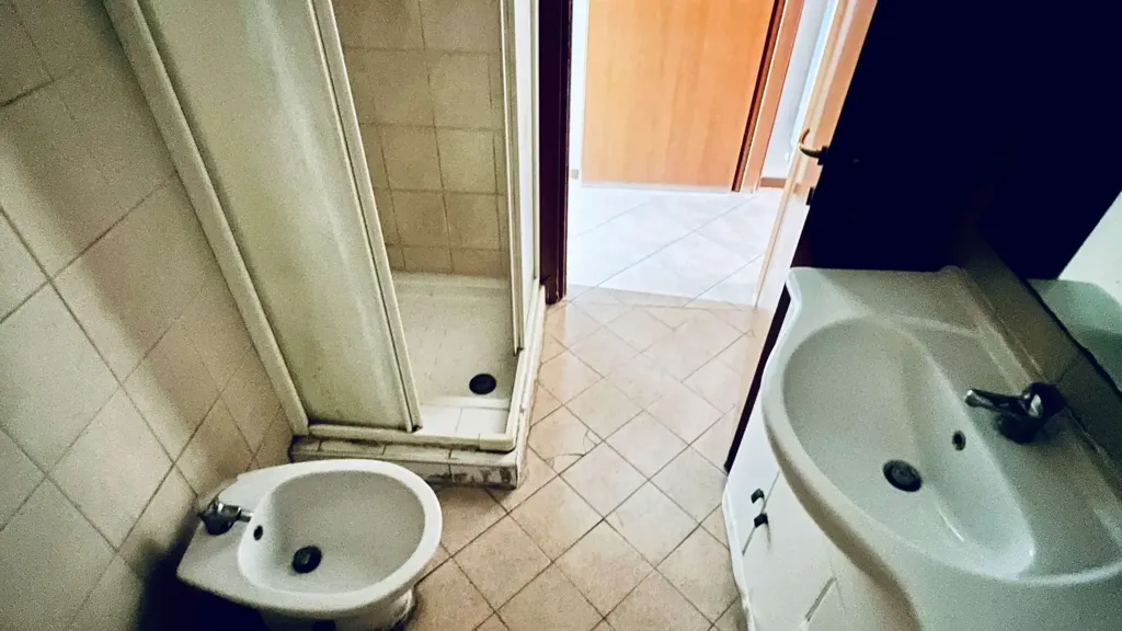 Salles de bain - Two-Bedroom Flat with Terrazzo in Milan