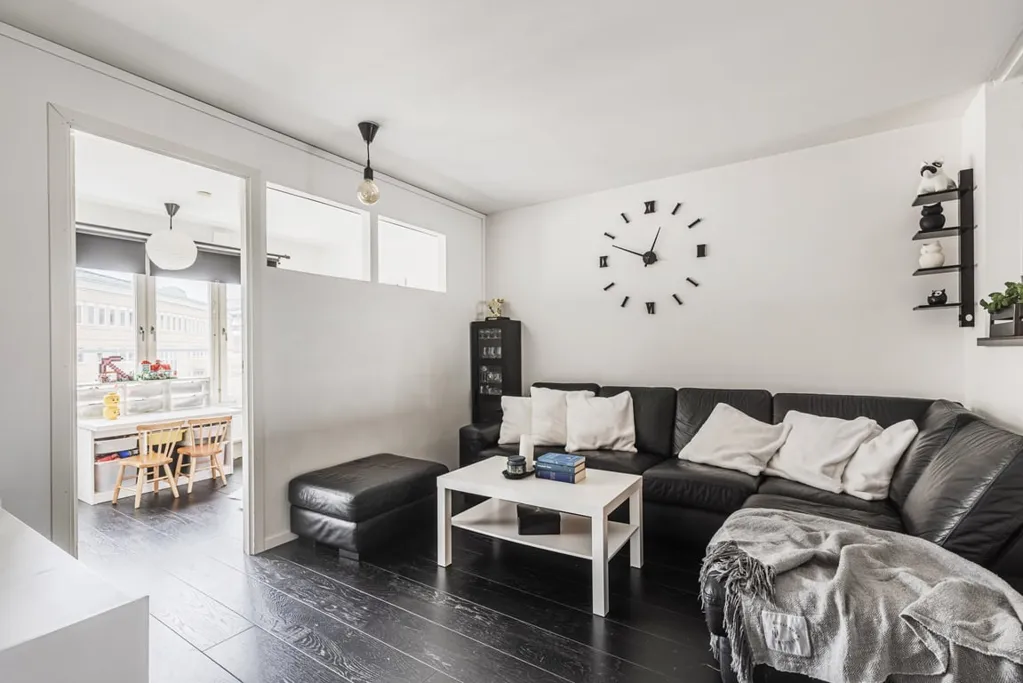 Séjour - Apartment with Two-Aspect Light on Södermalm