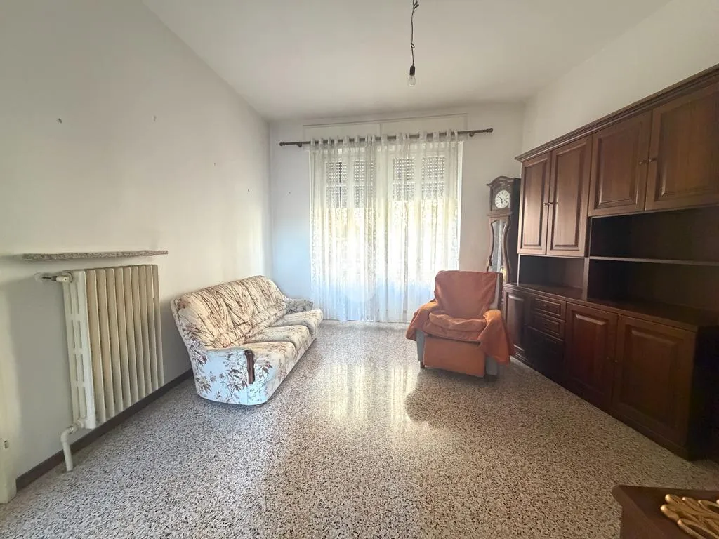 Elutuba - 3-Room Apartment with Balcony in Broni