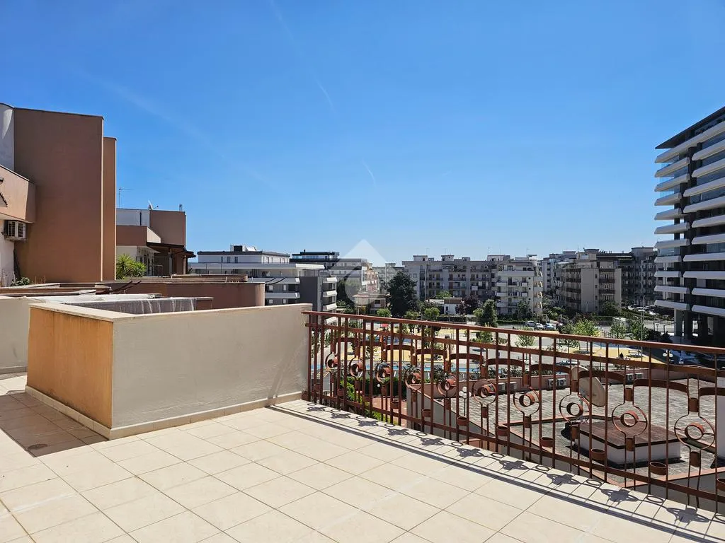 Rõdu - Attic Apartment with Double Aspect in Trani
