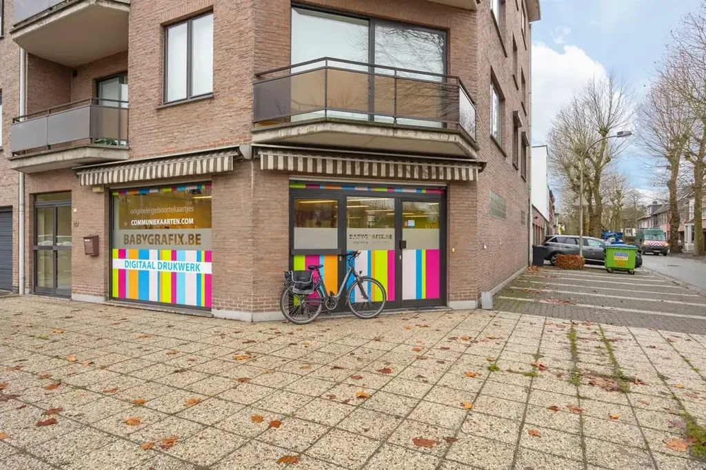 Extérieur - Pavillon commercial avec vue sur KLINA à Brasschaat