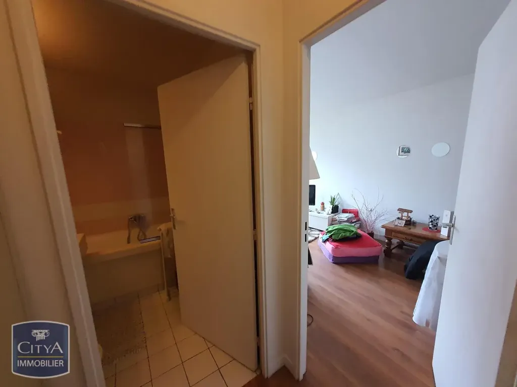 Bedrooms - Bright Flat with Metro Access in Saint-Maurice