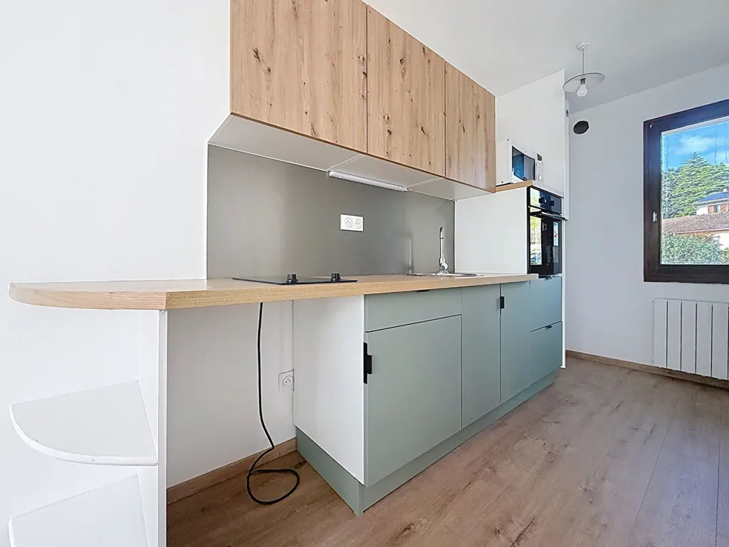 Köök - Studio with Proximity to Amenities in La Côte-Saint-André