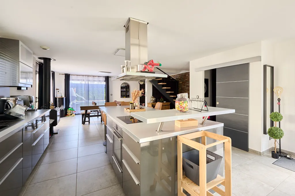 Cuisine - Maison Contemporaine avec Piscine à Bressey Sur Tille
