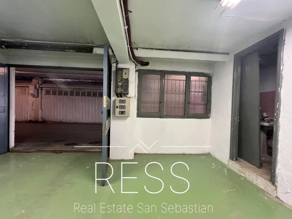 Garage - Spacious Garage Premises in Amara, Donostia