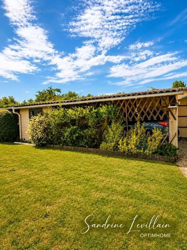 Aed - Spacious Detached House with Garden in Beaumont-le-Roger