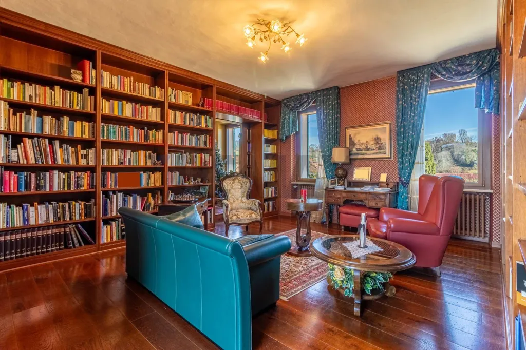 Bureau - Triplex Villa with Garden in Occhieppo Superiore