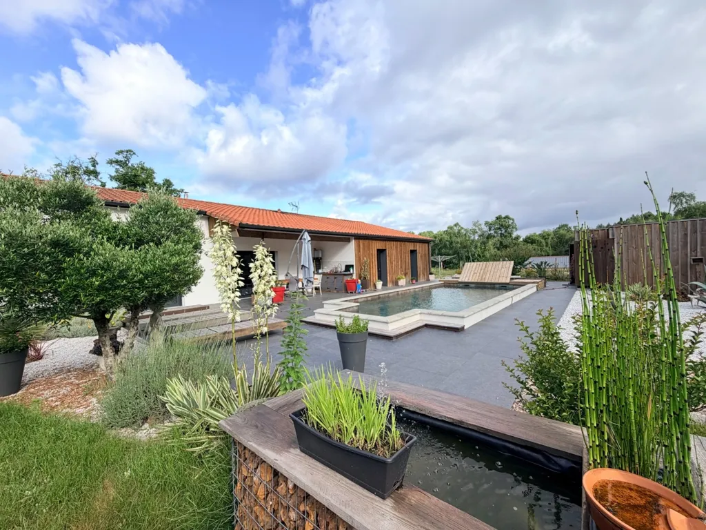 Pool - Contemporary House with Pool and Spa in Escource