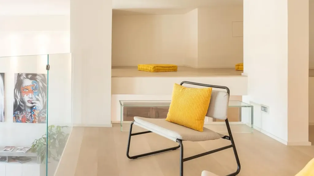 Living Room - Seafront Apartment with Balcony in Viareggio