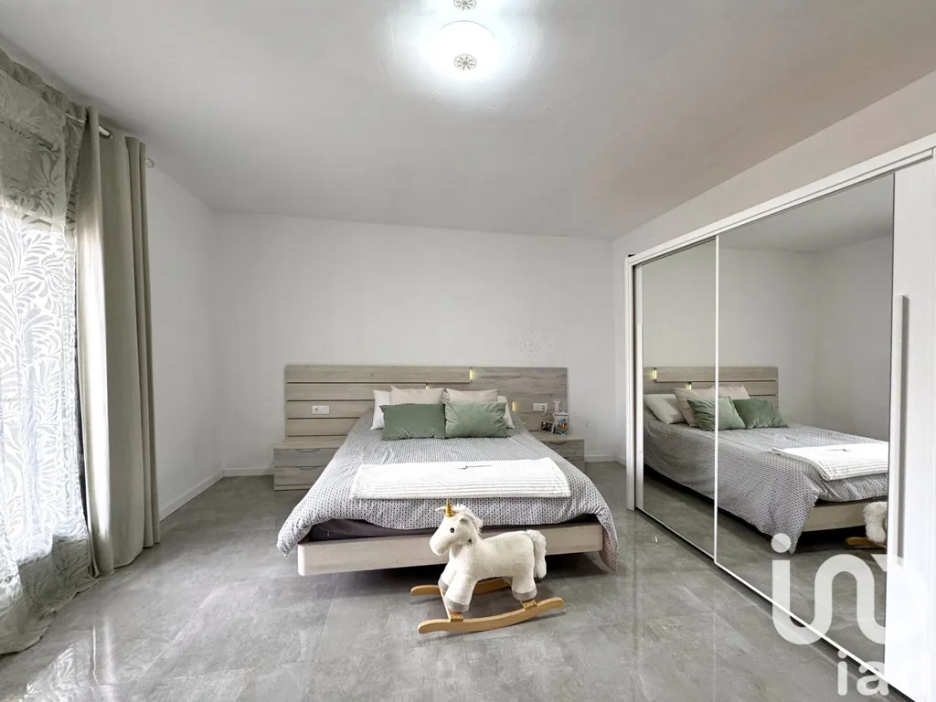 Chambres - Twin-Storey House with Multiple Terraces in Cambrils