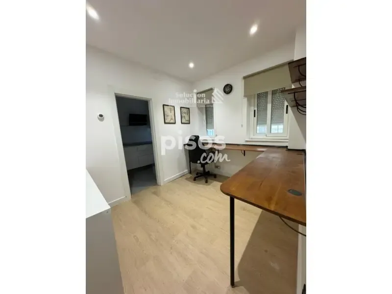 Kabinet - Reformada Semi-Detached House in Bus Station Area