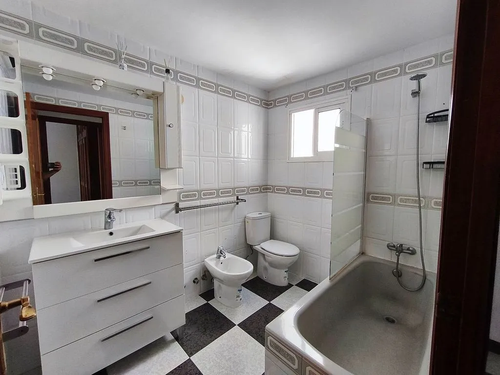 Bagni - Twin-bedroom Flat with Terrace in El Naranjo