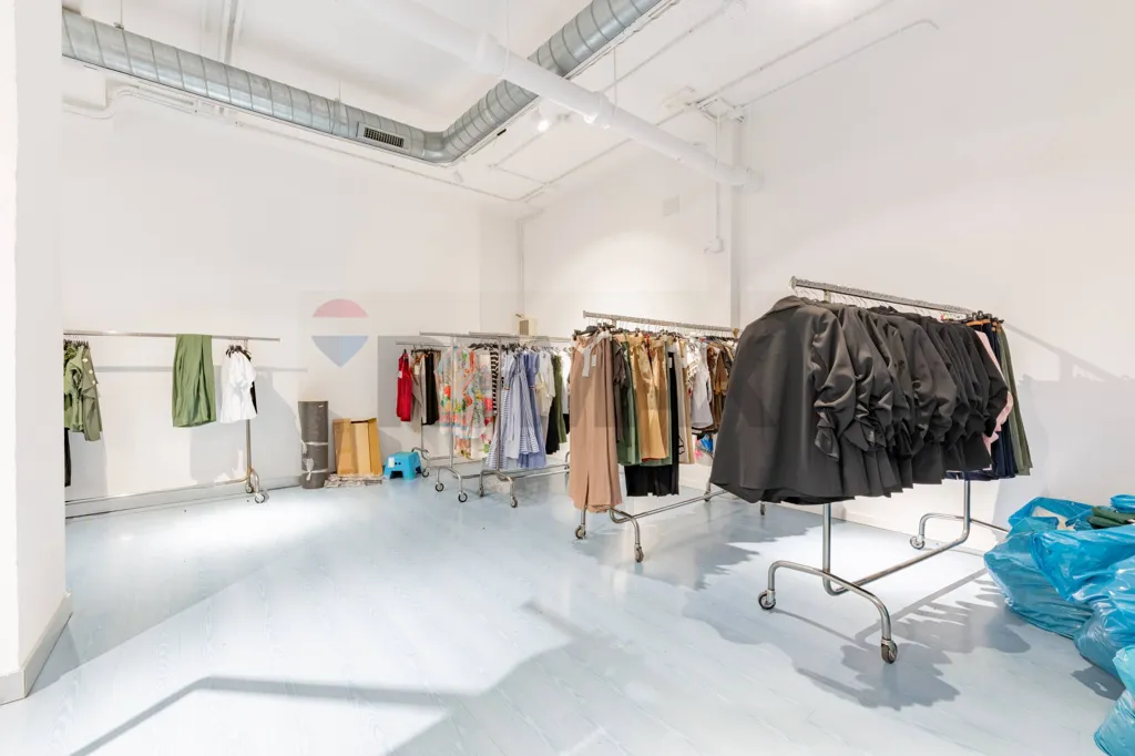 Pièces - Commercial Shop on Corso Buenos Aires, Milan