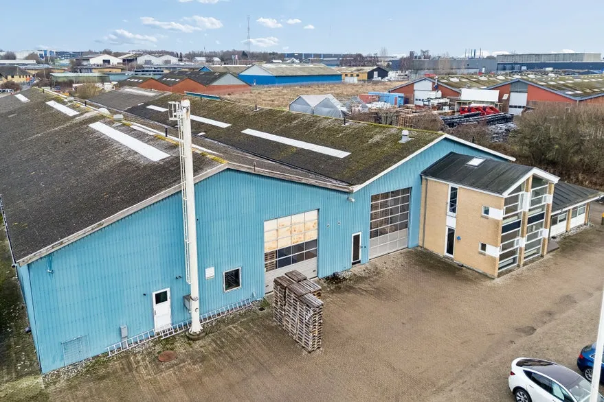 Õhuvaade - Warehouse with Admin Space near E20