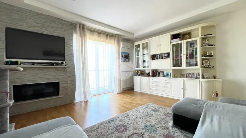 Séjour - Renovated Apartment with Mountain View in Brescia