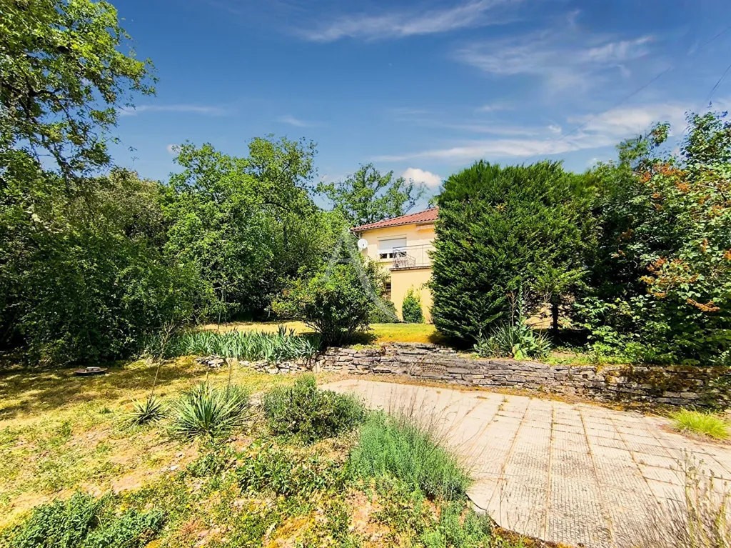 Jardin - Maison avec Terrasse et Jardin à Catus