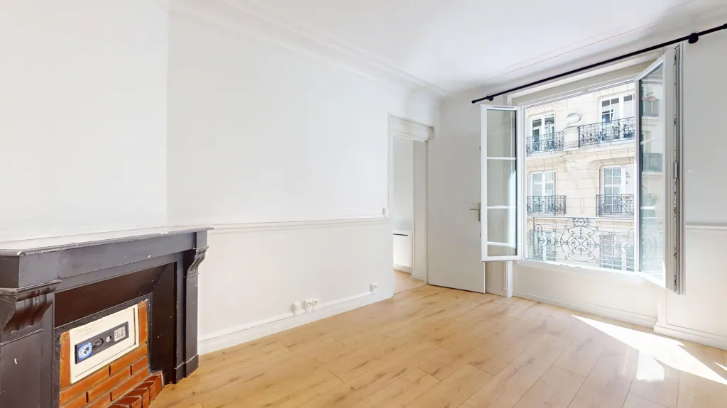 Toad - Renovated 2-Bed Flat with South-Facing in Paris 18ème