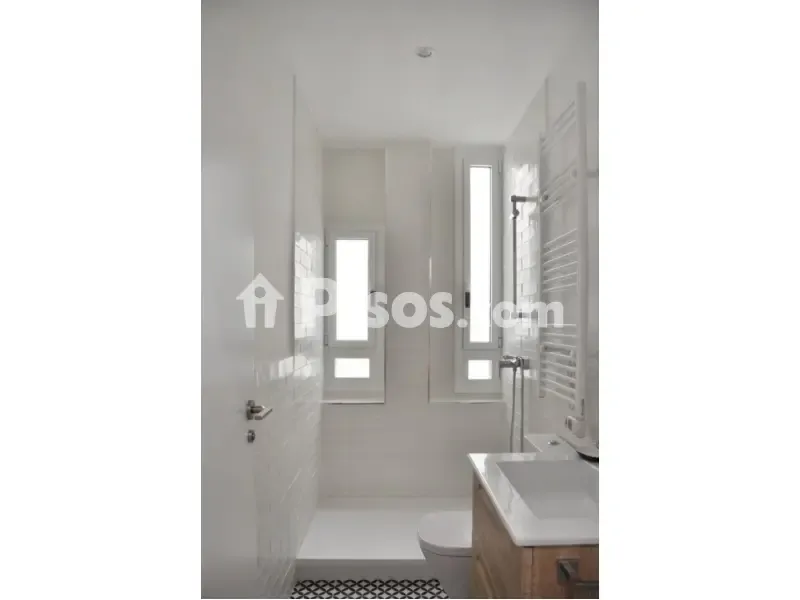Bathrooms - Fully Furnished Flat with Balcony in Chamberí
