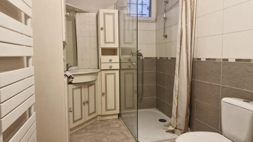 Bathrooms - Family House with Garden in Castres