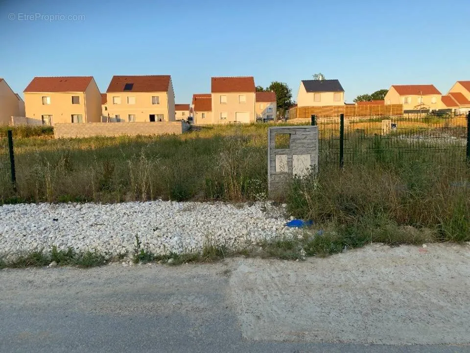 Terrain à Boissise-Le-Roi