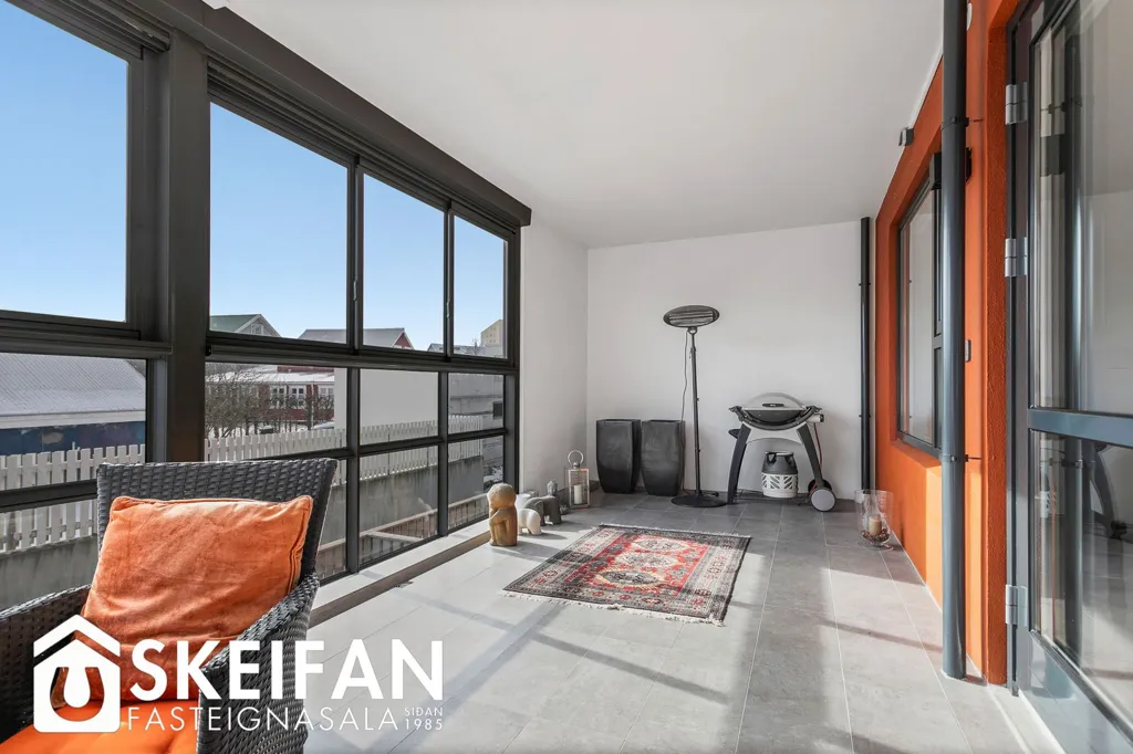 Balcon - Bright 3-Bed Apartment with Balcony in Reykjavik