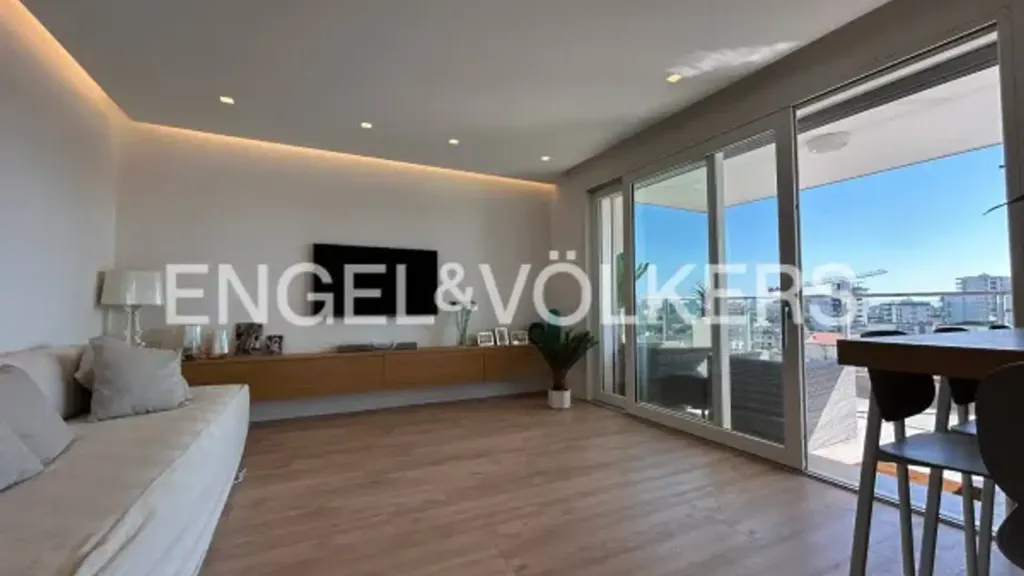 Elutuba - 3-Bed Apartment with Sea View in Jesolo