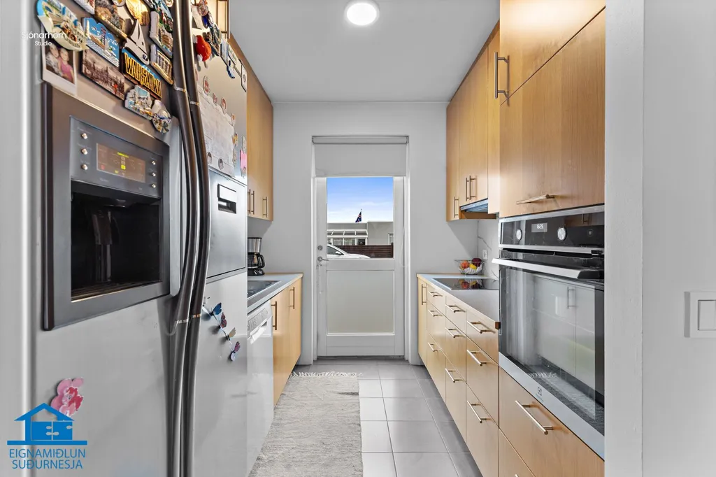 Cucina - Five-Bedroom Semi-Detached in Njarðvík