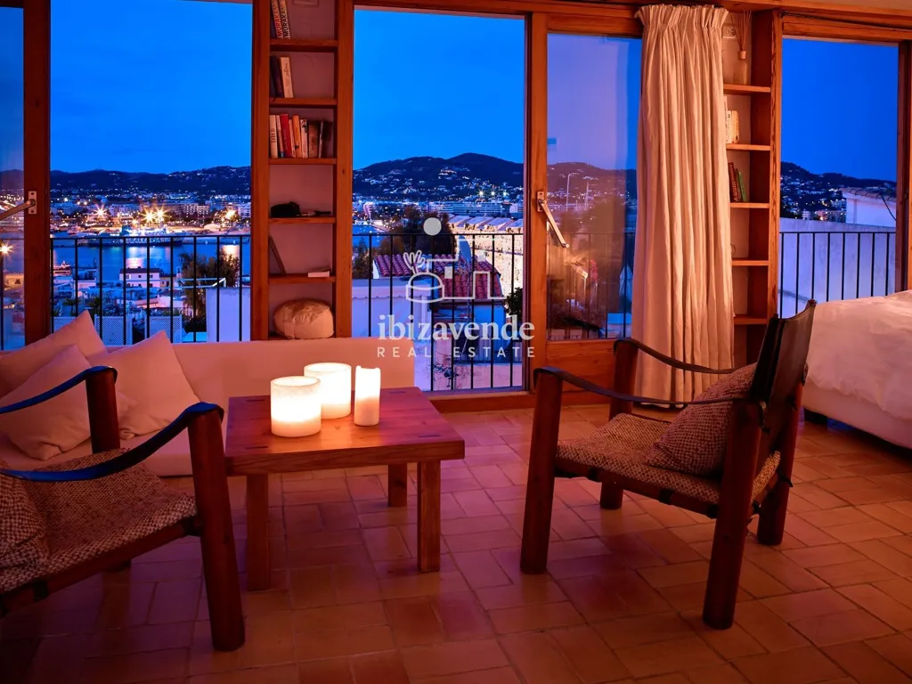 Magamistoad - Penthouse with Sea Views in Dalt Vila