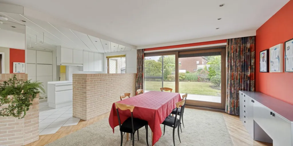 Salle à manger - Villa avec Jardin et Garage à Asse