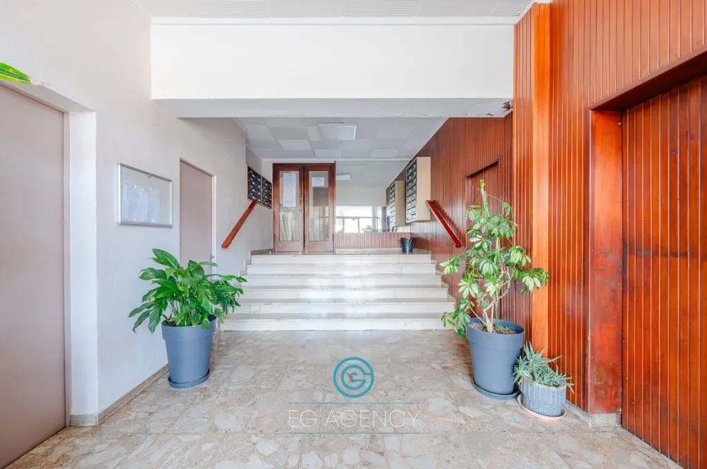 hallway_entrance