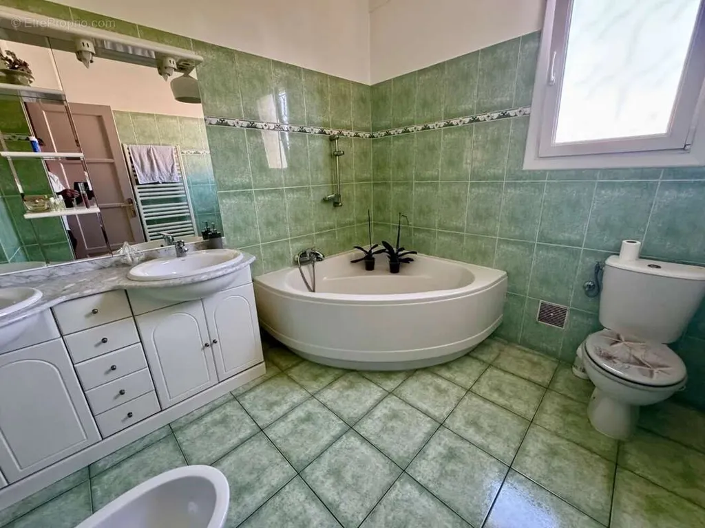 Vannitoad - Villa with Garden in Le Cannet
