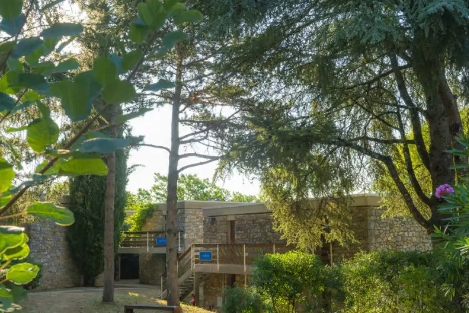 Giardino - 2-Bedroom Apartment with River View in Ardèche