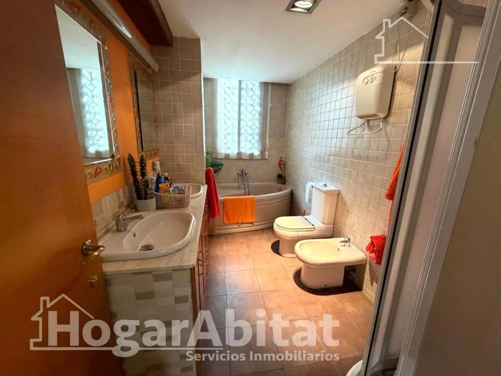 Vannitoad - Reformed Apartment with Balcony in Valencia