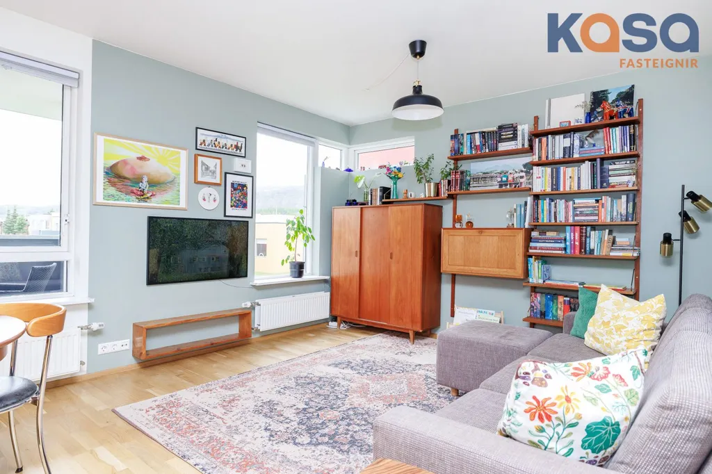 Séjour - 3-Bed Apartment with Balcony in Naustahverfi
