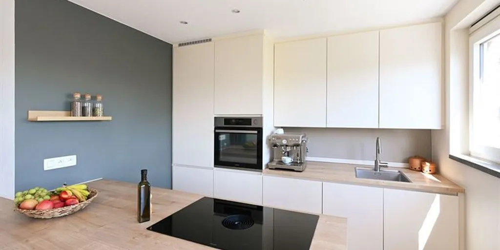 Köök - Fully Renovated Semi-Open House in Hoevenen